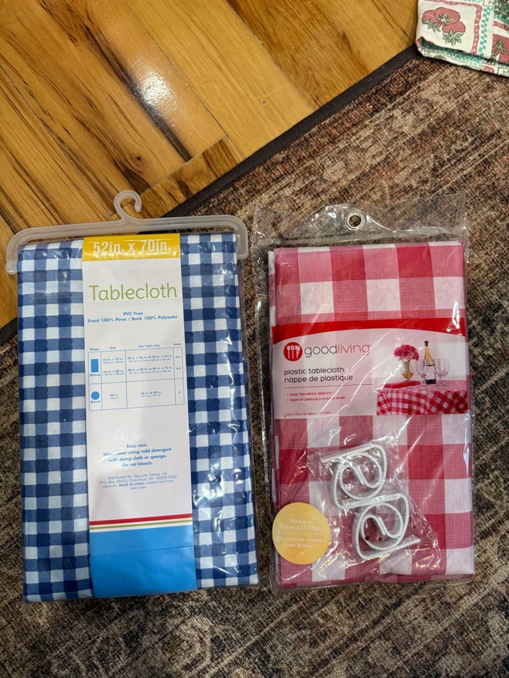 NWT Two Piece Plastic Tablecloth Set - Picture 2 of 3